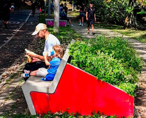Esta iniciativa busca renovar el mobiliario urbano del parque y brindar mayor comodidad a quienes diariamente disfrutan de este pulmón verde en el corazón de la ciudad. Fotos Julio César Herrera.