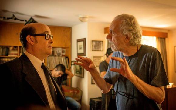 Javier Cámara y Fernando Trueba en uno de los momentos de grabación de El olvido que seremos en Medellín. Actor y director de la cinta colombiana. FOTO Cortesía caracol televisión.