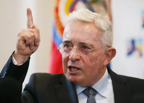 Desde la junta directiva de Ecomoda podría decirse que Colombia no había vivido un momento más emocionante como ahora en la audiencia del juicio de Álvaro Uribe Vélez. 