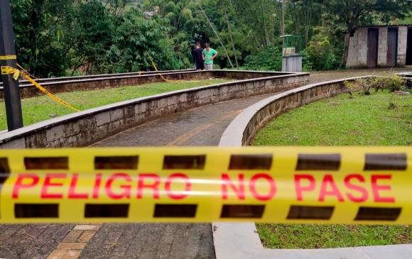 Los hechos ocurrieron en el Parque Mi Río, ubicado en la orilla del río Guatapé y al sur del parque principal. En la tarde de ayer la zona fue acordonada por las autoridades. FOTO Julio César Herrera
