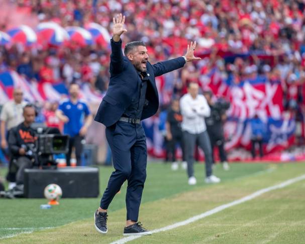 Atlético Nacional dirigido por Javier Gandofi fue quien abrió el marcador, con un gol de Edwin Cardona, desatando la euforia en las tribunas. Foto: Juan Antonio Sánchez.