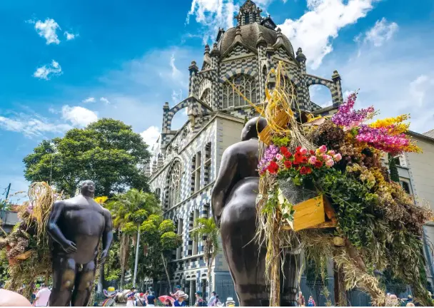 La Plaza Botero, con las icónicas esculturas del maestro Fernando Botero, fueron resaltados por <i>National Geographic</i> como emblemas del arte y la identidad de Medellín. FOTO: Camilo Suárez.