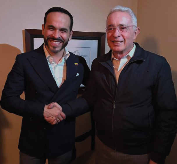 En septiembre de 2025, el expresidente Álvaro Uribe se reunió con De la Espriella; dijo que respetaba su candidatura. FOTO @ALVAROURIBEVELEZ