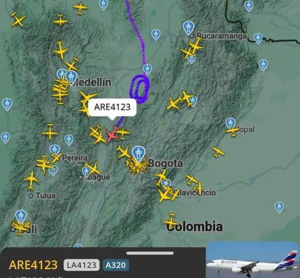 De acuerdo con la plataforma <i>Flightradar24 </i>varios vuelos han tenido que ser desviados. FOTO: Captura de pantalla, Flightradar24