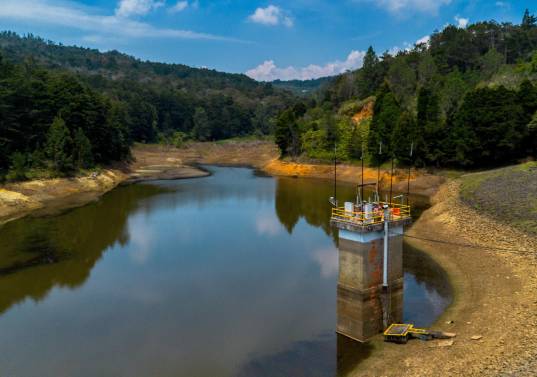 Así se ha visto represa de Piedras Blancas en el Oriente de la ciudad. Este embalse surte al Nororiente de Medellín. Foto: Camilo Suárez