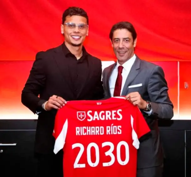 El colombiano Richard Ríos firmó con Benfica hasta el 2030. FOTO TOMADA @slbenfica