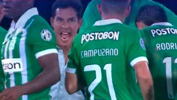 En las imágenes de televisión mostraron a Diego Arias desesperado pidiendo la atención de sus jugadores. FOTO PANTALLAZO TOMADO DE LA TRANSMISIÓN DE ESPN