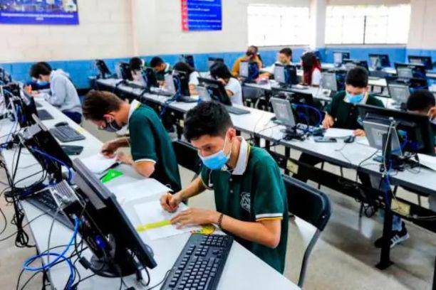 El país obtuvo casi los mismos resultados del 2022, muy por debajo del promedio de la OCDE en las pruebas Pisa. Foto: Jaime Pérez