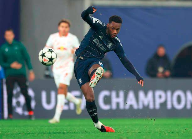 Jhon Durán y el remate que terminó en un golazo, este martes en la Champions. FOTO CORTESÍA UEFA 