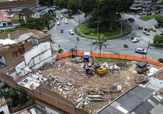 imagen de referencia de predios demolidos para avance de obras del Metro de La 80. Foto: Manuel Saldarriaga Quintero.
