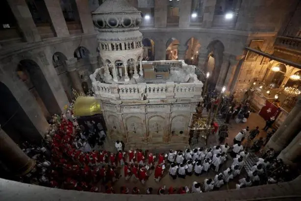 <b>Imagen de la procesión del Domingo de Ramos al Santo Sepulcro en la Semana Santa de 2025. FOTO: Cortesía ANSA / Vatican News</b>