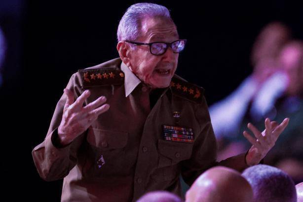 El fiscal James Uthmeier anunció cargos estatales independientes contra Raúl Castro por el ataque contra la organización “Hermanos al Rescate” hace 28 años. FOTO: AFP
