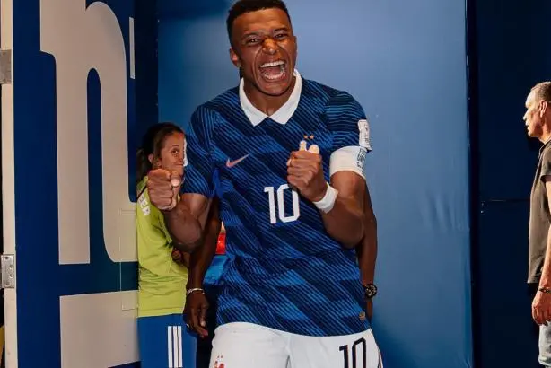 El delantero del Real Madrid, Kylian Mbappé, marcó doblete, entre ellos un golazo de larga distancia, en el debut mundialista de Francia vs. Senegal en el Mundial. FOTO: Tomada de redes sociales @equipedefrance