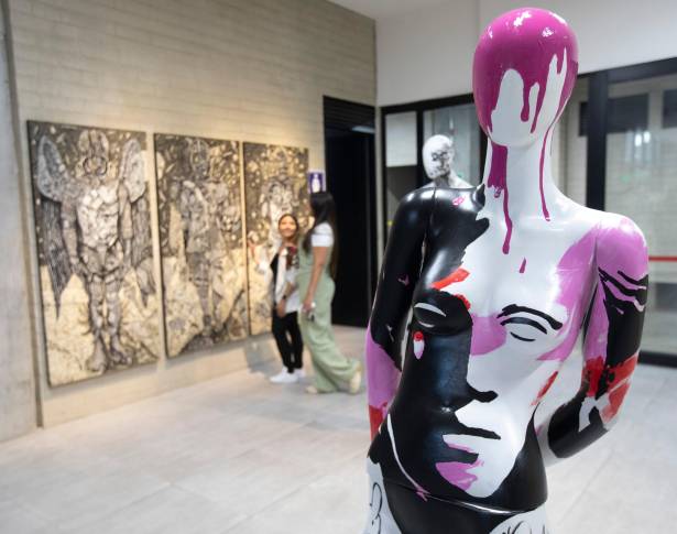 Entre los artistas que exponen se encuentra: Erre Mora, Luis Loaiza, Javier Berrio y Juan Vasco. Foto: Esneyder Gutiérrez 