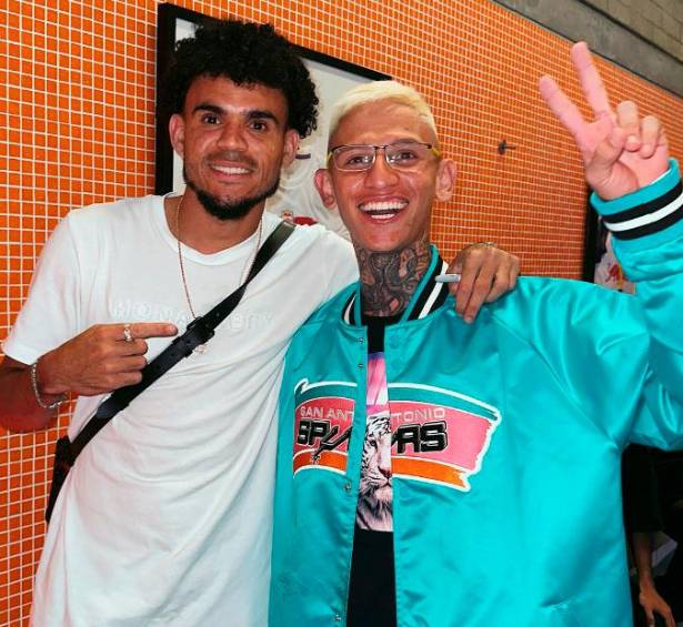 El delantero colombiano Luis Díaz estuvo en el Red Bull Batalla que se desarrolló en el Iván de Bedout. FOTO TOMADA @LALIENDRA