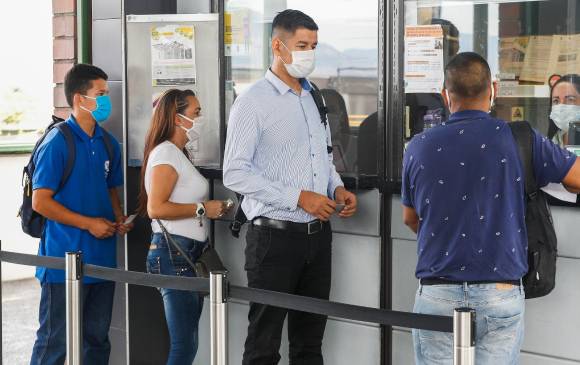Las personas que se trasladan en metro y tienen como destino la estación Universidad no podrán descender en ella, ya que por una medida preventiva, ha sido cerrada. FOTO MANUEL SALDARRIAGA