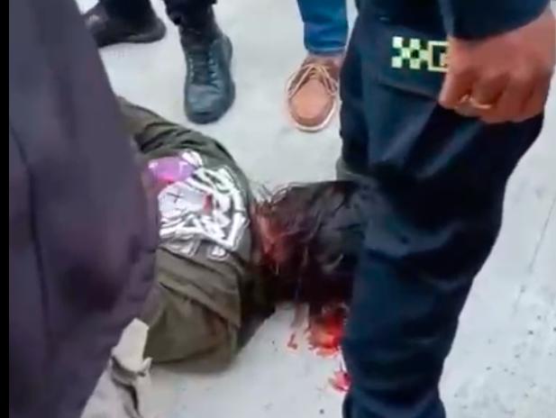 Un video en el que se ve un hombre inmobilizado por las autoridades ha circulado. IMAGEN TOMADA DE VIDEO