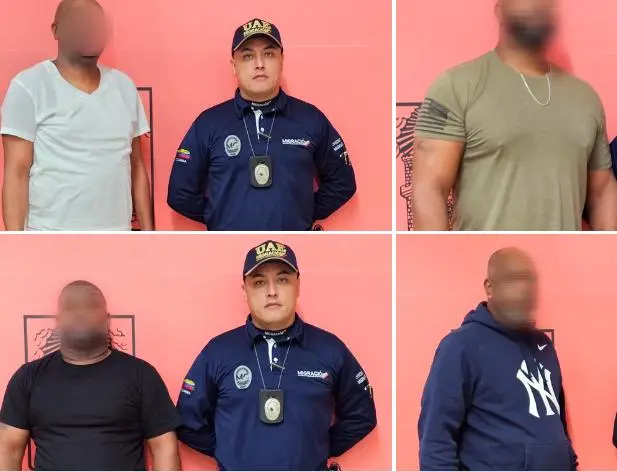 Estos son cuatro de los cinco extranjeros que fueron inadmitidos cuando intentaban ingresar por el aeropuerto de Rionegro. FOTO: Cortesía Migración Colombia