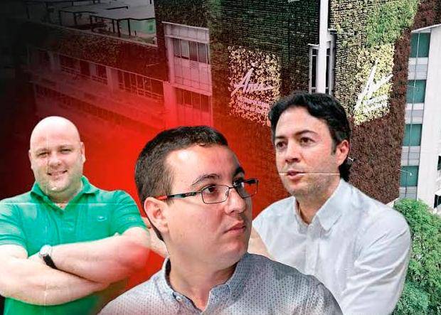 Miguel Quintero (izq.), el hermano del exalcalde de Medellín Daniel Quintero (der.), habría tenido un papel en el entramado de corrupción del AMVA durante la gerencia de Juan David Palacio (centro). FOTO. EL COLOMBIANO 