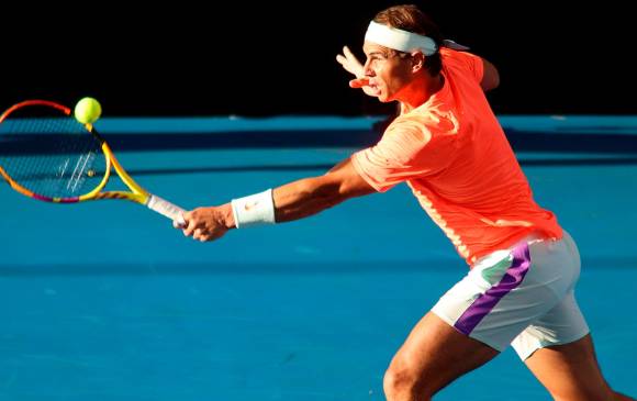 Nadal evidenció gran estado de forma tras una hora y 23 minutos de juego. Se mostró feliz de ver gente en las gradas. FOTO EFE