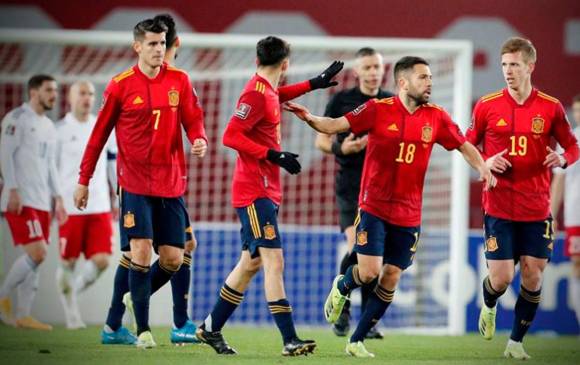 Imágenes de la victoria de España sobre el seleccionado de Georgia. A los ibéricos les costó pero finalmente festejaron el triunfo. FOTO efe