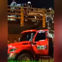 Héroes: se bajaron de sus carros para salvar a caballo en Girardota