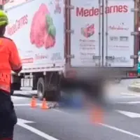 Fatal accidente en Medellín: Motociclista choca y muere en el lugar