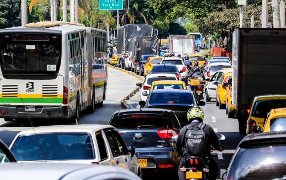 Conductores señalan al cobro por congestión como una de las causas para que no se refleje la fluidez que debería dar la medida. FOTO Jaime Pérez.