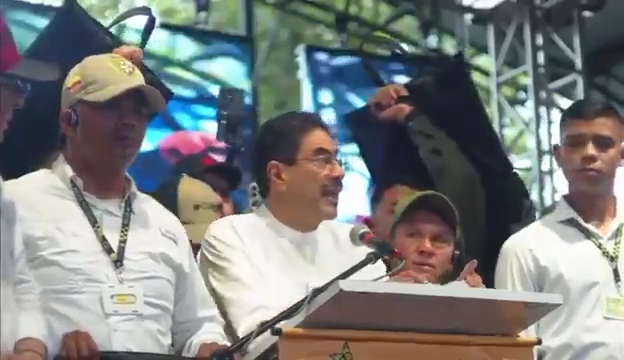 Iván Cepeda en tarima en Sincelejo, Sucre, cuando está prohíbido por estos días. Foto: tomada de video