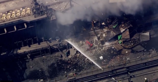 El incidente fue provocado tras múltiples explosiones de las en las baterías de hornos de coque, un elemento esencial para la fabricación de acero. Imagen: captura de video. 