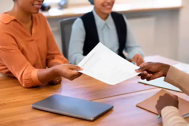 Con opciones en distintas ciudades del país, estas compañías ofrecen vacantes para bachilleres, técnicos y personas sin experiencia. FOTO: GETTY