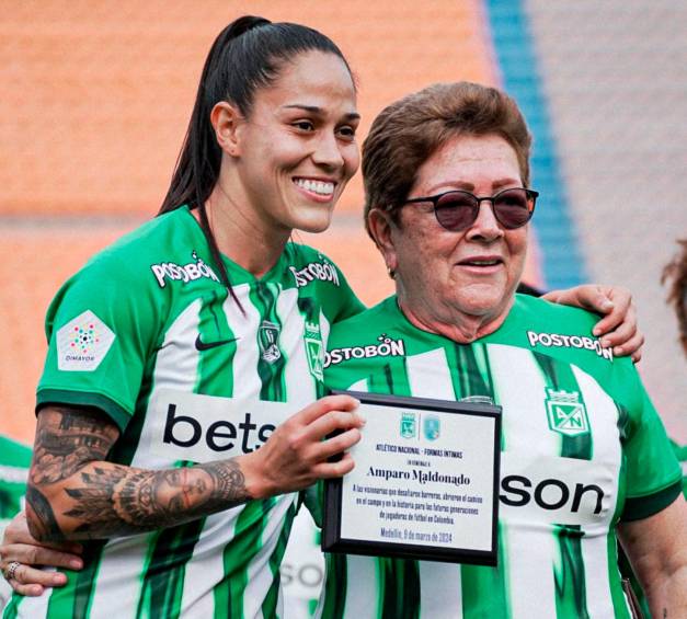 Marcela Restrepo y Amparo Maldonado, pionera del fútbol vallecaucano. FOTO CORTESÍA ATLÉTICO NACIONAL.