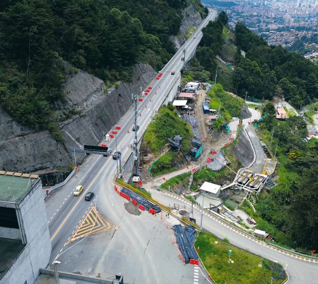 Actualmente, está en construcción la segunda boca del Túnel de Oriente, que busca duplicar la capacidad vial para responder al flujo vehicular. FOTO El Colombiano. 