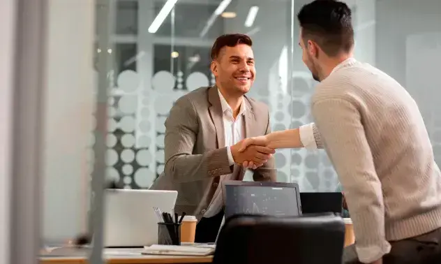 La red de contactos representa el 59% de las reubicaciones laborales en Colombia, seguida de plataformas digitales como LinkedIn y portales de empleo. FOTO: CORTESÍA