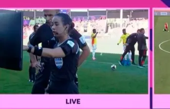 En el partido entre Noruega y Colombia se usó la tarjeta verde en dos ocasiones, en una se sancionó un penal contra los cafeteros y tras analizar el video la medida se retractó y en una posible mano en el área de Noruega que no fue efectiva. FOTO PANTALLAZO 