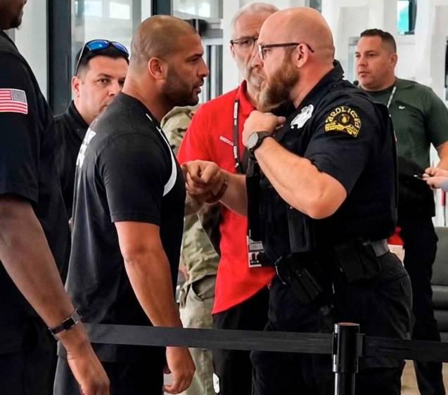 Esta es la imagen del oficial de Dallas que protagonizó un altercado en el hotel en Dallas donde estaba concentrada la selección de Egipto. FOTO PANTALLAZO 