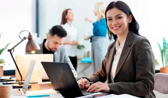 Servicio al cliente, ventas y administración son los sectores con mayor demanda. FOTO: GETTY