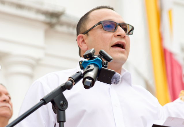 Juan David Piedrahíta obtuvo 17.894 votos en las elecciones atípicas de Cartago, pero su elección quedó suspendida provisionalmente mientras la justicia estudia una demanda por presunta inhabilidad. Foto: @alcaldiacartagovalle