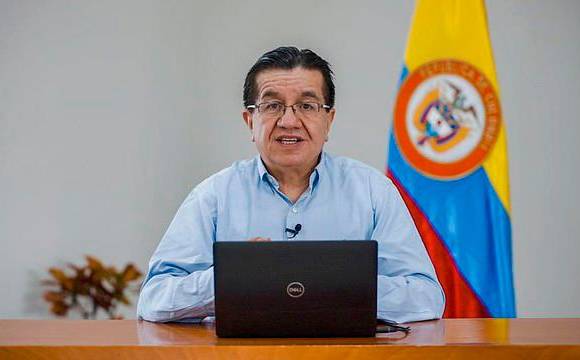 Los congresistas dicen que el país necesita conocer los pormenores de los contratos de las vacunas para covid hechos por el ministro Fernando Ruiz. FOTO COLPRENSA