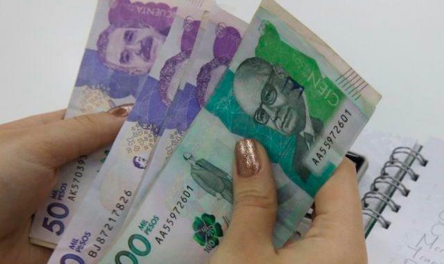 El aumento del salario mínimo comienza a reflejarse en sectores como transporte, alimentos y restaurantes. FOTO: EL COLOMBIANO