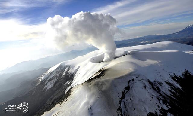 El mensaje de las autoridades es tomar todas las medidas de prevención y reducción del riesgo, mientras el volcán continúa en nivel de actividad Naranja. Foto: Colprensa.