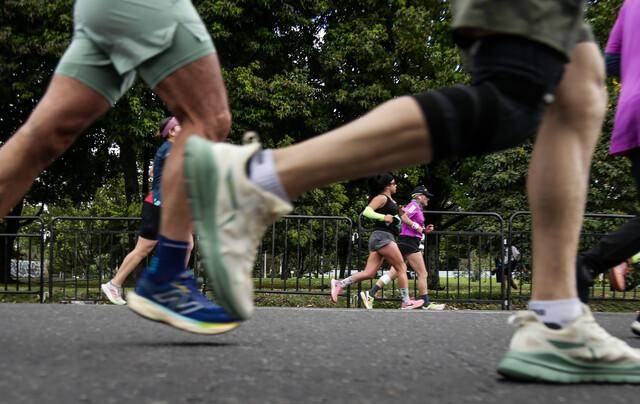 <span class="mln_uppercase_mln">El</span><b><span class="mln_uppercase_mln"> fallecido estaba participando en la carrera de 10 kilometros en la Media Maratón de Bogotá 2025. FOTO: COLPRENSA</span></b>