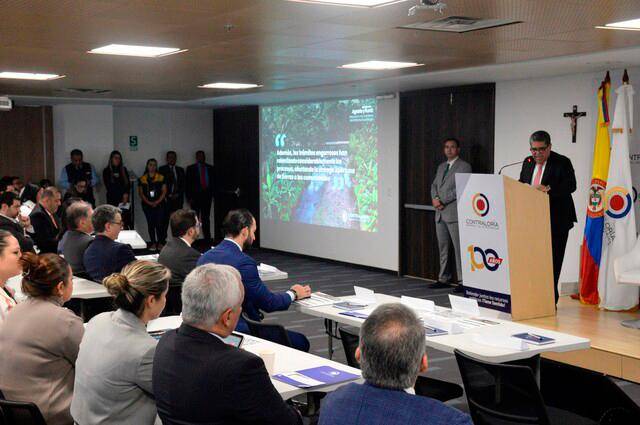 El contralor general, Carlos Hernán Rodríguez, cuestionó la política de tierras del Gobierno. FOTO: COLPRENSA.