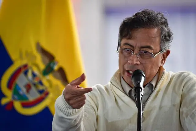 El presidente Gustavo Petro defendió los recortes presupuestales y responsabilizó a decisiones pasadas y a la Corte Constitucional por el déficit fiscal. FOTO: Colprensa.