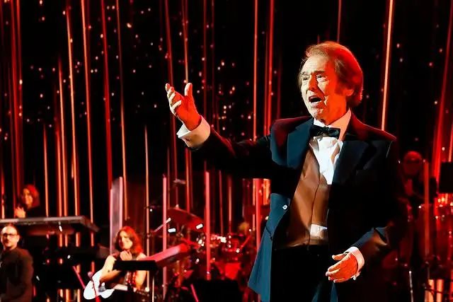 Raphael fue homenajeado por los Latin Grammy este 2025. FOTO @LatinGrammy