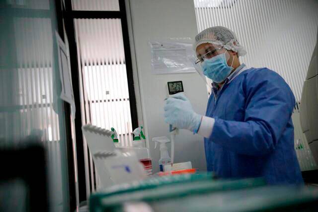 Hay cerca de 28 laboratorios capaces de procesar pruebas de viruela del mono en Colombia. FOTO: Colprensa