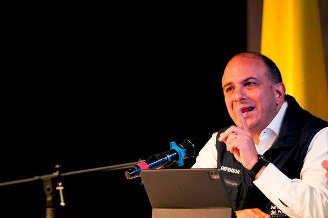 El defensor del pueblo, Carlos Camargo condenó los ataques contra los magistrados este jueves. Foto: Colprensa. 