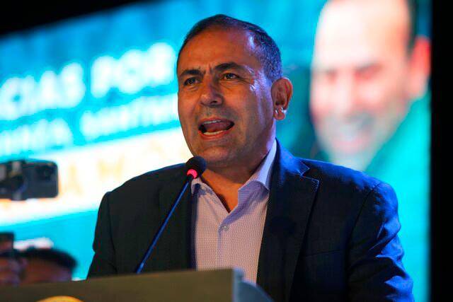 Juvenal Díaz, gobernador de Santander, protagonizó enfrentamiento con ambientalistas que le reclamaron el derecho al agua potable en la región durante la Cumbre del Agua. Foto: Colprensa. 