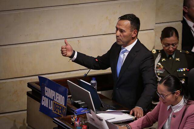 El ministro de Defensa, Pedro Sánchez, aseguró que menores reclutados ilegalmente habrían participado en el ataque armado contra Buenos Aires, Cauca. FOTO: Colprensa. 