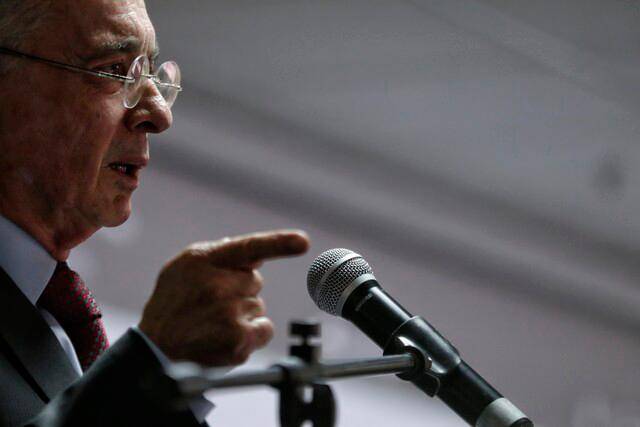 Álvaro Uribe dijo, sin mostrar pruebas, que grupos armados obligan a votar por el candidato del Pacto Histórico. FOTO COLPRENSA